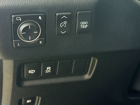 Used 2016 Lexus GX 460 w/ Premium Package AWD/4WD image 11