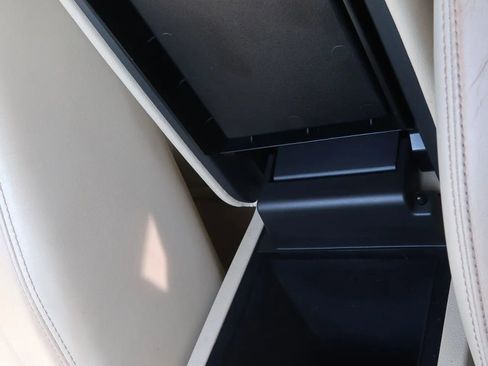 Used 2017 INFINITI QX70 3.7 w/ Premium Package image 30