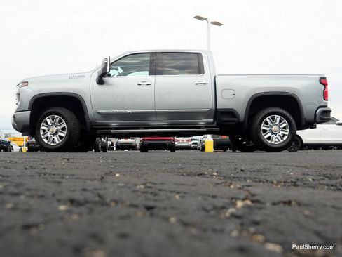 Used 2024 Chevrolet Silverado 2500 High Country AWD/4WD image 17