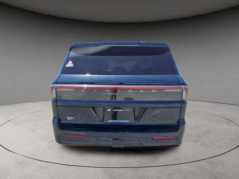 New 2026 Lincoln Navigator Reserve w/ Jet Appearance Package AWD/4WD image 7