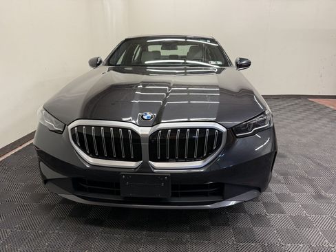 Used 2024 BMW 530i xDrive w/ Premium Package AWD/4WD image 3
