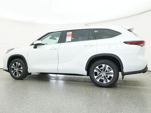 New 2026 Toyota Highlander XLE image 20