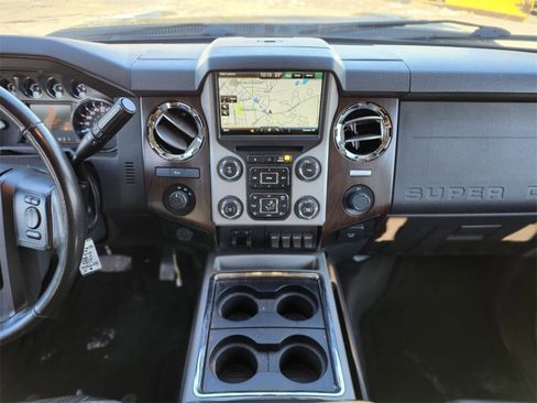 Used 2016 Ford F250 Lariat w/ Lariat Interior Package image 14