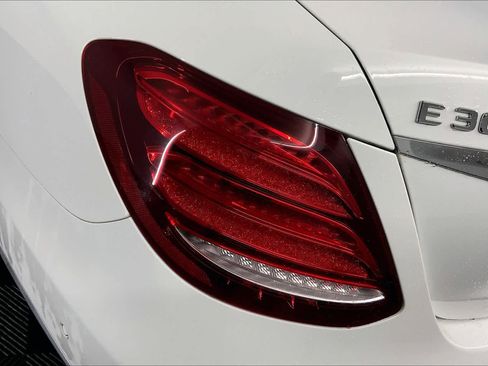 Used 2019 Mercedes-Benz E 300 4MATIC image 28