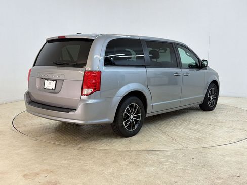 Used 2019 Dodge Grand Caravan SE FWD image 9