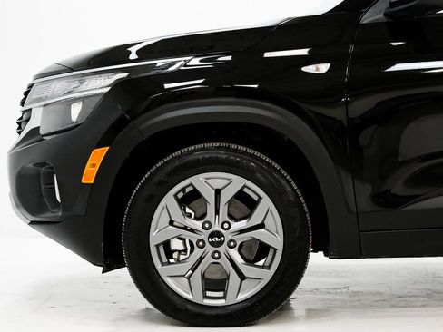 Certified 2025 Kia Seltos LX image 29