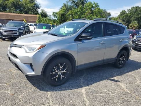 Used 2017 Toyota RAV4 SE FWD image 2