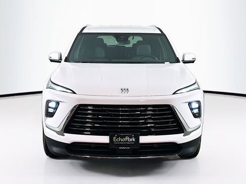 Used 2025 Buick Enclave Preferred image 2