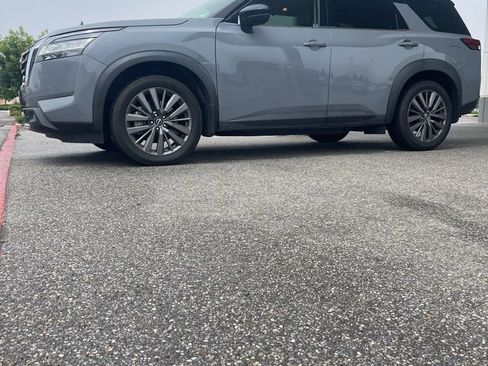 Used 2022 Nissan Pathfinder SL w/ SL Premium Package FWD image 1