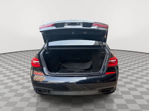 Used 2019 BMW 750i w/ M Sport Package RWD image 21