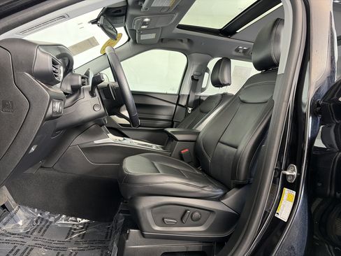 Used 2021 Ford Explorer Limited w/ Hybrid Equipment Group 310A AWD/4WD image 6
