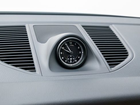 Certified 2025 Porsche Macan image 27