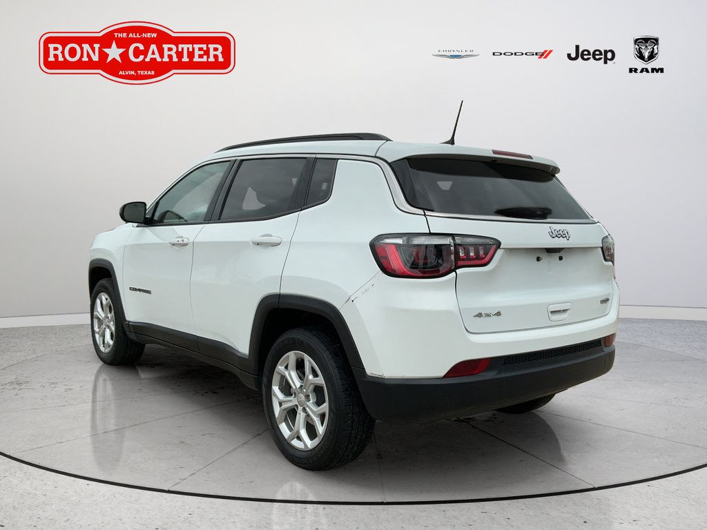 Used 2024 Jeep Compass Latitude AWD/4WD image 4