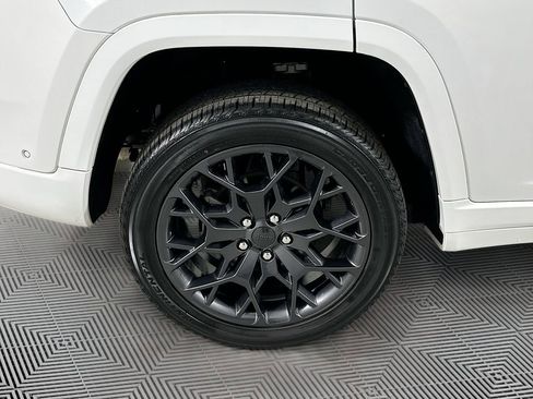 Certified 2025 Jeep Grand Cherokee Summit AWD/4WD image 17
