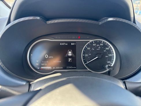 Used 2025 Nissan Versa SV FWD image 38
