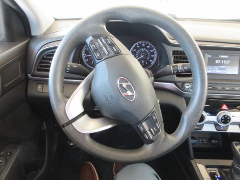 Used 2019 Hyundai Elantra SE w/ Cargo Package FWD image 32