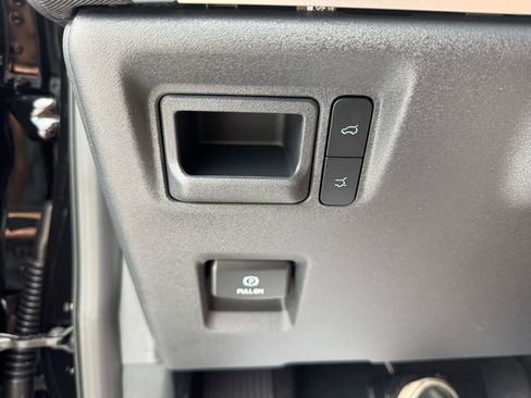 New 2025 Ford Expedition Active image 31