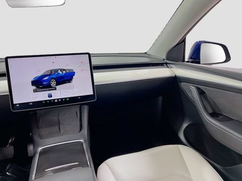 Used 2024 Tesla Model Y Long Range AWD/4WD image 24