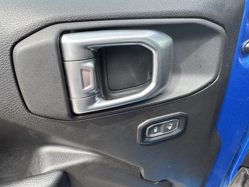 Used 2025 Jeep Wrangler Unlimited Sport AWD/4WD image 12