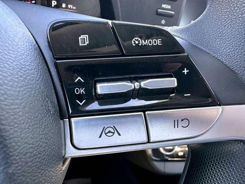 Used 2023 Hyundai Elantra SEL FWD image 16