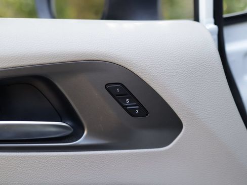 Used 2023 Chrysler Pacifica Touring-L FWD image 23