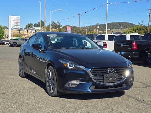 Used 2018 MAZDA MAZDA3 Grand Touring w/ Premium Equipment Package FWD image 18