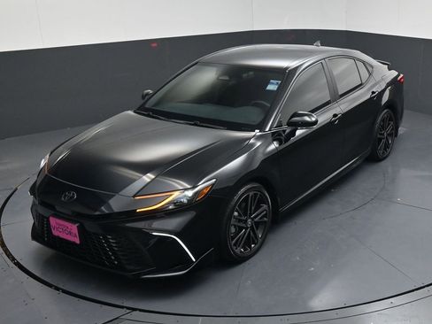 Used 2025 Toyota Camry XSE FWD image 15