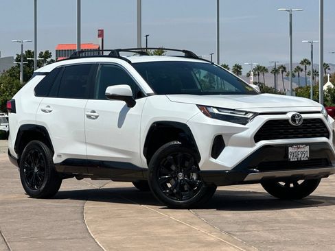 Used 2025 Toyota RAV4 SE AWD/4WD image 2