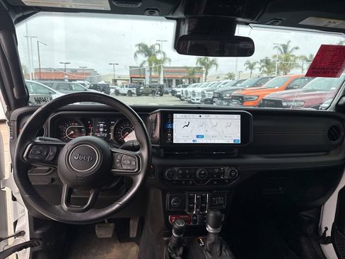 Used 2024 Jeep Gladiator Mojave w/ Convenience Group AWD/4WD image 18