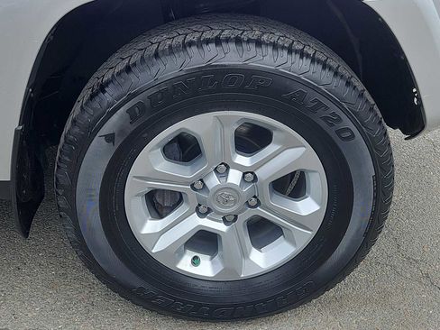 Used 2023 Toyota 4Runner SR5 Premium w/ Moonroof Package AWD/4WD image 10