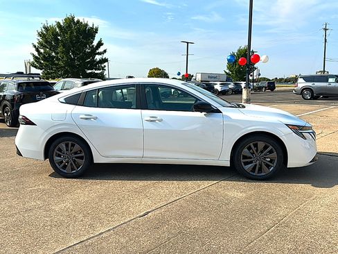 New 2026 Nissan Sentra SL w/ Floor Mat Package FWD image 7