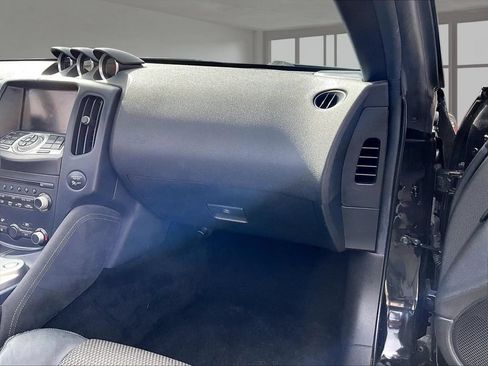 Used 2016 Nissan 370Z Touring Sport RWD image 18