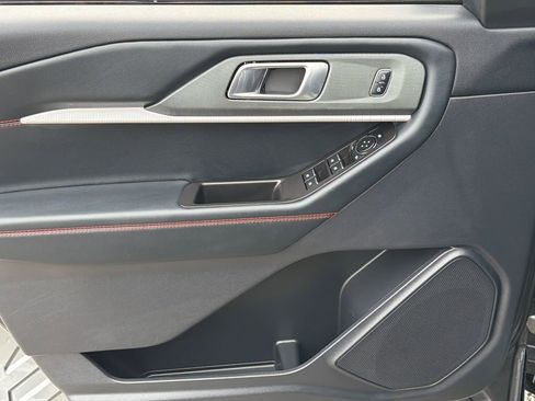 Used 2025 Ford Explorer ST-Line w/ ST-Line Street Pack image 3