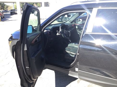 Used 2025 Chevrolet TrailBlazer RS w/ Driver Confidence Package image 5