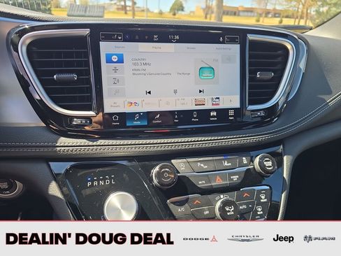 New 2026 Chrysler Pacifica Limited AWD/4WD image 18