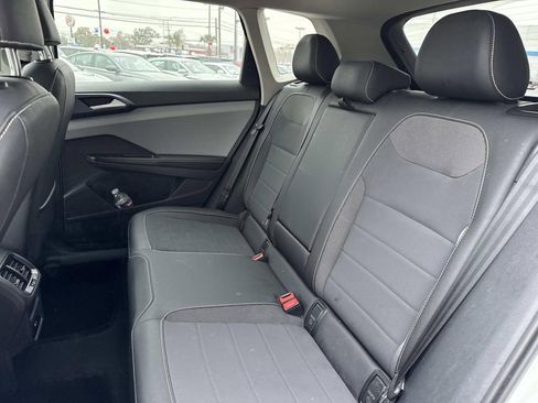 Used 2024 Volkswagen Taos SE image 16