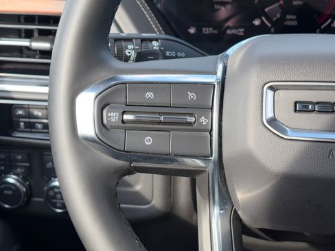 Used 2025 GMC Yukon Denali AWD/4WD image 12
