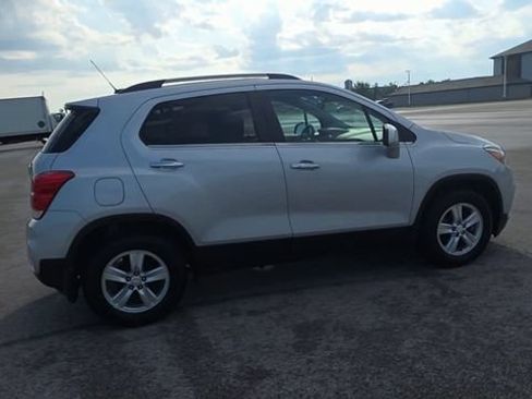 Used 2020 Chevrolet Trax LT w/ LT Convenience Package FWD image 8