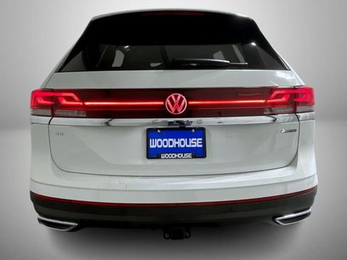 Used 2025 Volkswagen Atlas SE AWD/4WD image 6