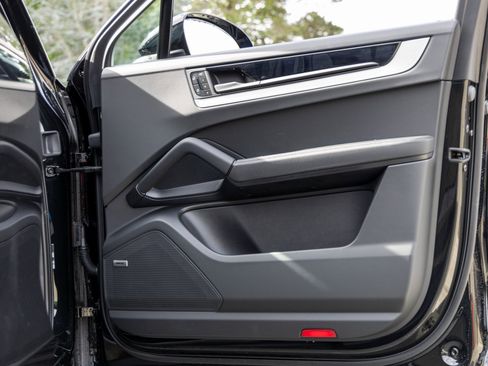 Certified 2025 Porsche Cayenne Coupe image 51