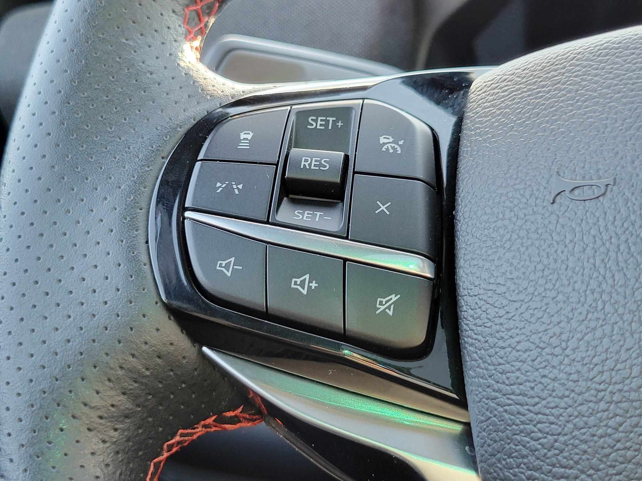 Certified 2025 Ford Explorer ST-Line w/ Premium Package AWD/4WD image 16