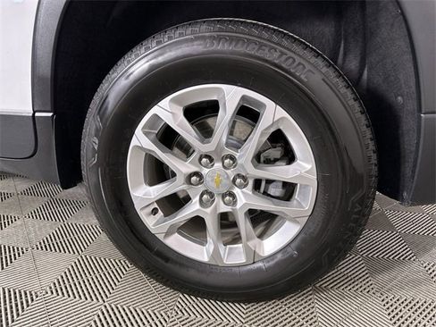 Used 2021 Chevrolet Traverse LT image 33