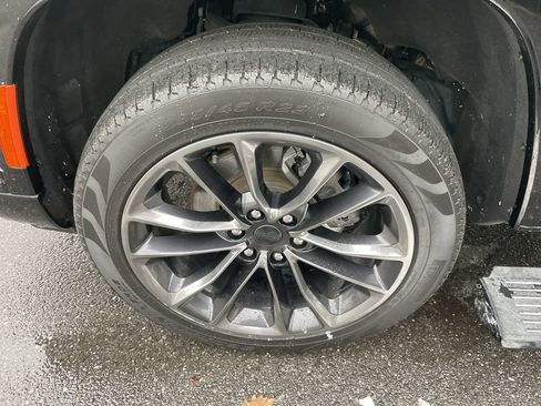 Used 2025 Jeep Grand Wagoneer Series III w/ Rear Seat Video Group 1 image 10