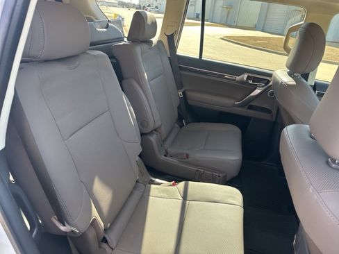 Used 2023 Lexus GX 460 Premium image 28