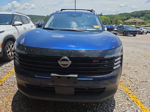 Used 2025 Nissan Kicks SR FWD image 2