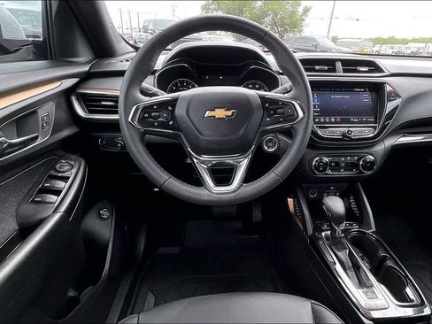 Certified 2023 Chevrolet TrailBlazer ACTIV w/ Sun and Liftgate Package AWD/4WD image 8