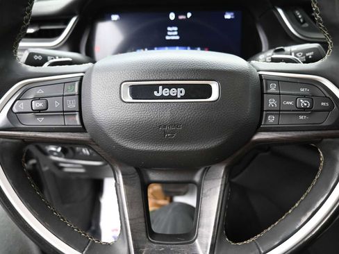 Used 2023 Jeep Grand Cherokee Limited image 6