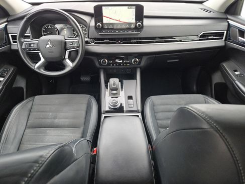 Used 2022 Mitsubishi Outlander SE image 15