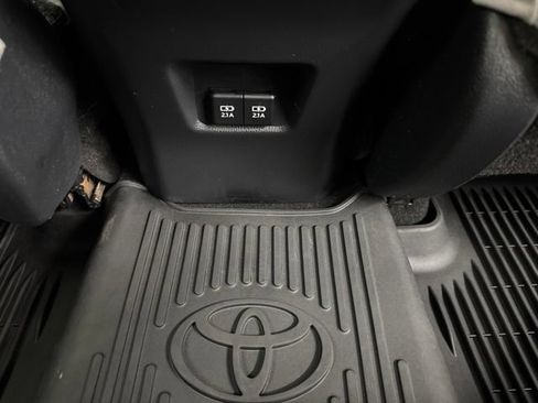 Used 2021 Toyota RAV4 XLE w/ XLE Grade Weather Package AWD/4WD image 29