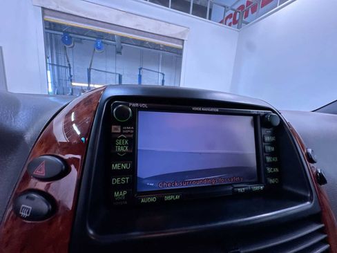 Used 2008 Toyota Sienna XLE Limited image 26